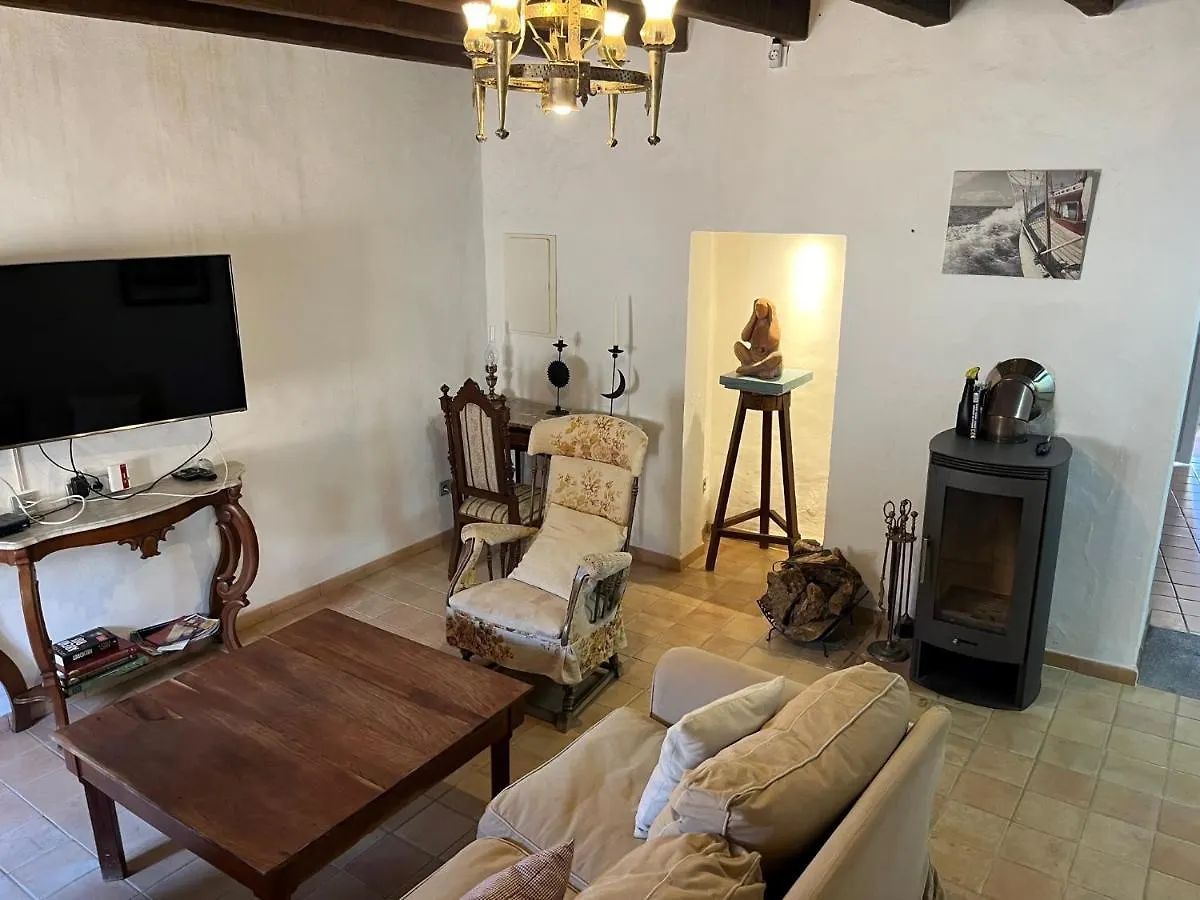 Stadthaus Mitten Im Kuenstlerviertel Von Arta Mit Zwei Wohnungen Apartment