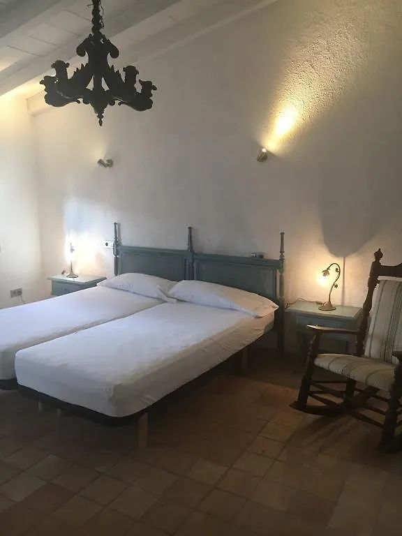 Stadthaus Mitten Im Kuenstlerviertel Von Arta Mit Zwei Wohnungen Apartment