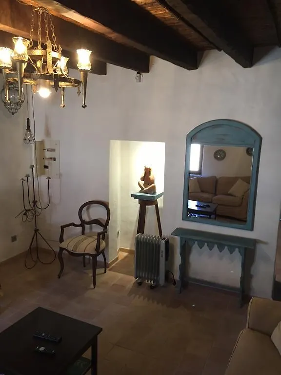 Stadthaus Mitten Im Kuenstlerviertel Von Arta Mit Zwei Wohnungen Apartment