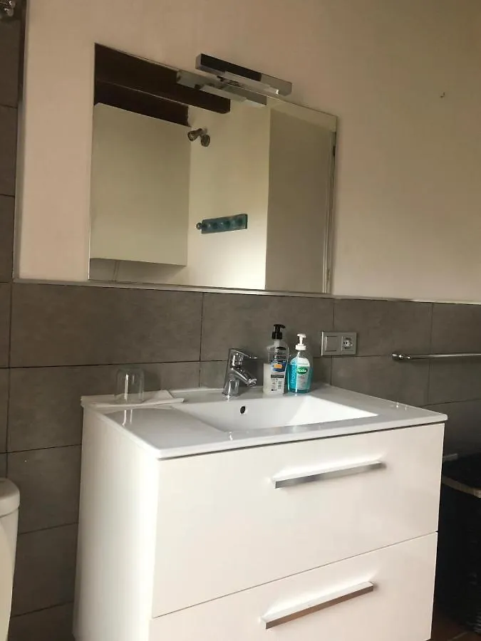 Διαμέρισμα Stadthaus Mitten Im Kuenstlerviertel Von Arta Mit Zwei Wohnungen