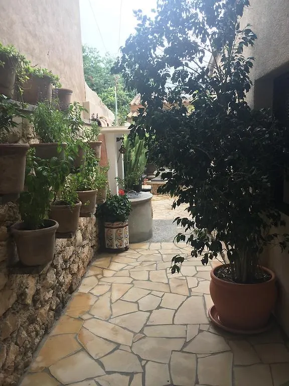 Διαμέρισμα Stadthaus Mitten Im Kuenstlerviertel Von Arta Mit Zwei Wohnungen