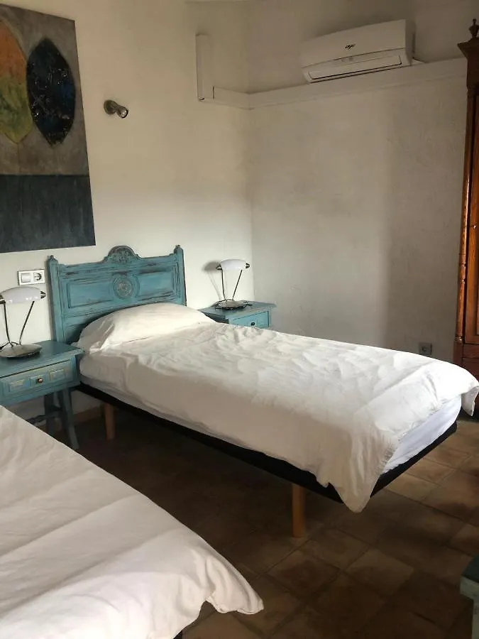 Apartment Stadthaus Mitten Im Kuenstlerviertel Von Arta Mit Zwei Wohnungen