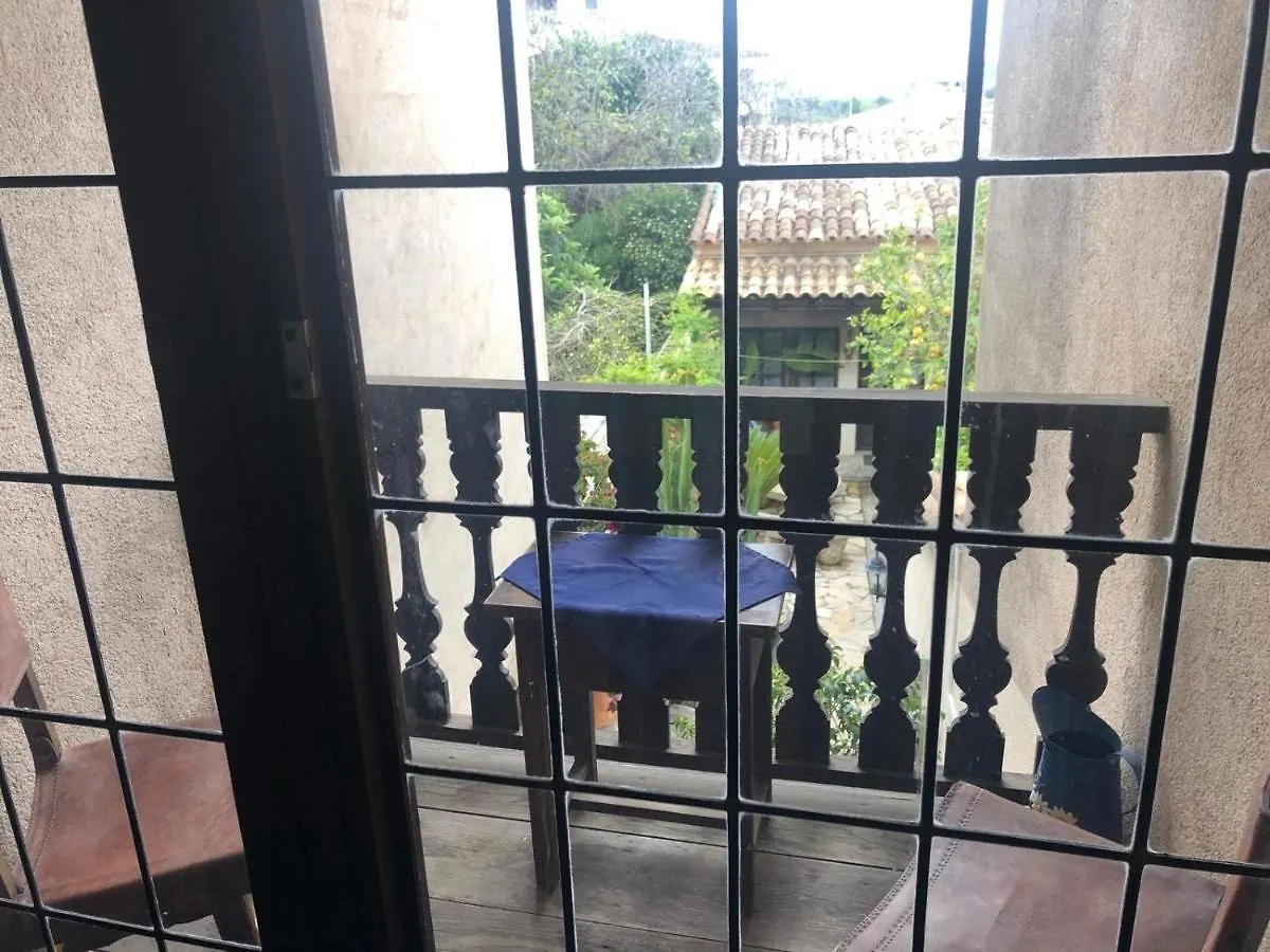 Stadthaus Mitten Im Kuenstlerviertel Von Arta Mit Zwei Wohnungen Apartment
