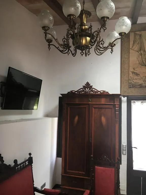 Apartment Stadthaus Mitten Im Kuenstlerviertel Von Arta Mit Zwei Wohnungen