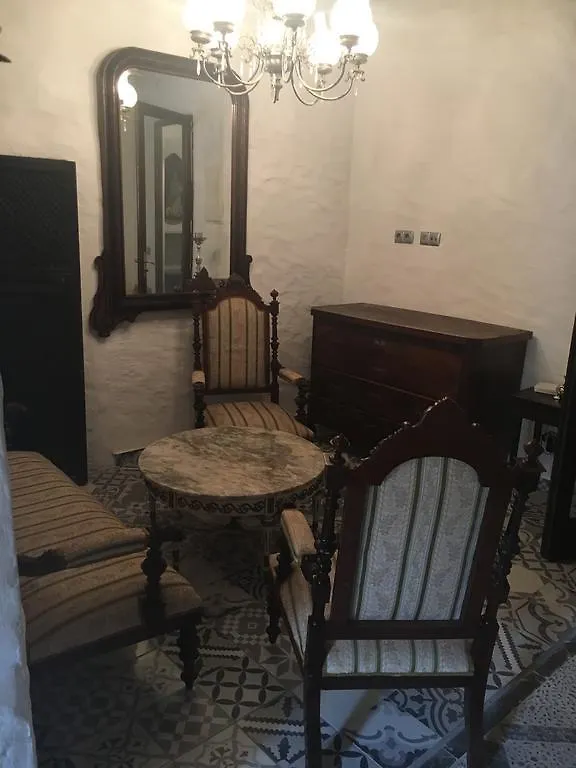 Stadthaus Mitten Im Kuenstlerviertel Von Arta Mit Zwei Wohnungen