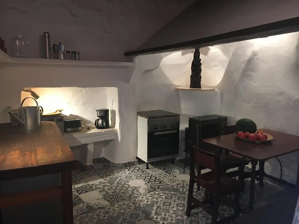 Stadthaus Mitten Im Kuenstlerviertel Von Arta Mit Zwei Wohnungen