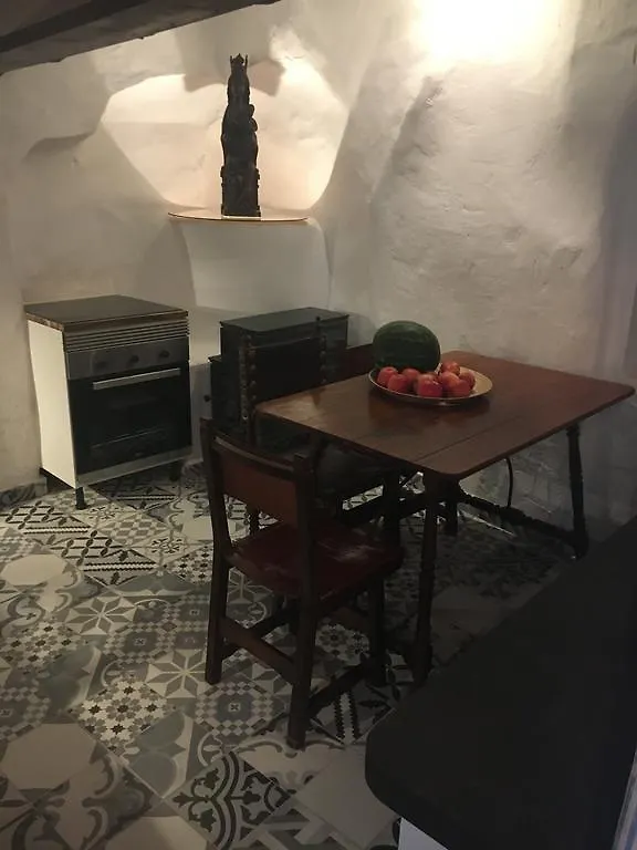 Stadthaus Mitten Im Kuenstlerviertel Von Arta Mit Zwei Wohnungen Apartment