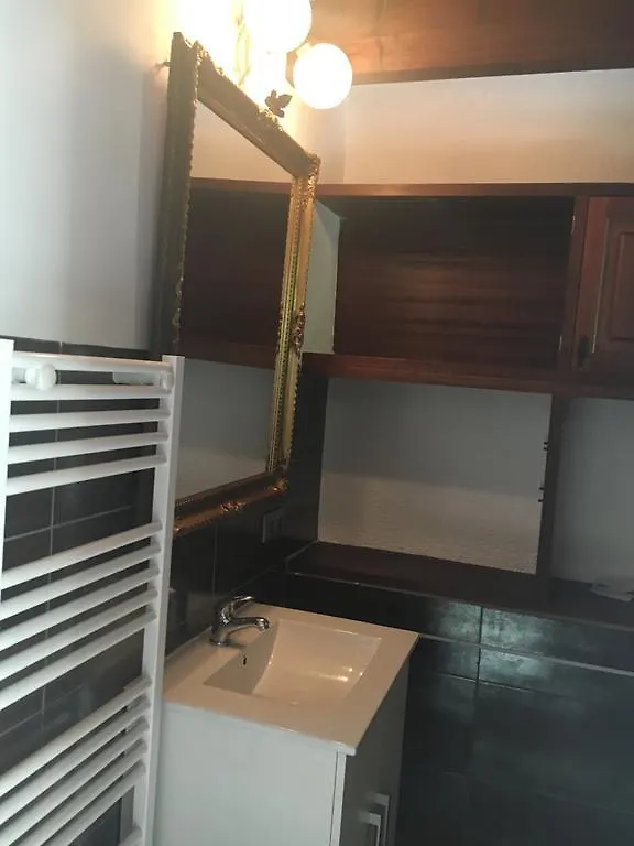 Apartment Stadthaus Mitten Im Kuenstlerviertel Von Arta Mit Zwei Wohnungen