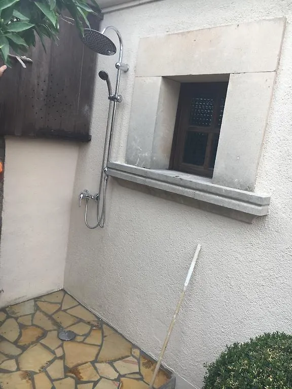Apartment Stadthaus Mitten Im Kuenstlerviertel Von Arta Mit Zwei Wohnungen
